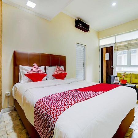 Oyo 90140 Nginep Yuuk Guest House จิเรบอน ภายนอก รูปภาพ