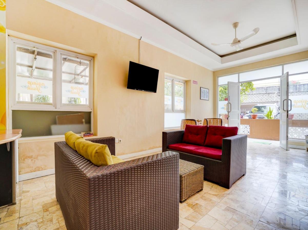 Oyo 90140 Nginep Yuuk Guest House จิเรบอน ภายนอก รูปภาพ