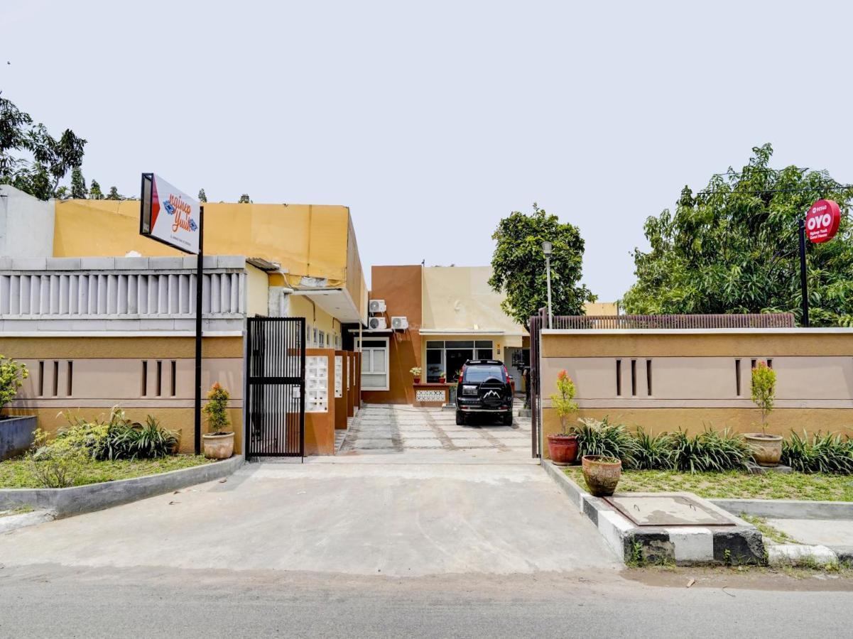 Oyo 90140 Nginep Yuuk Guest House จิเรบอน ภายนอก รูปภาพ