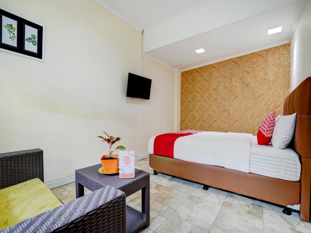 Oyo 90140 Nginep Yuuk Guest House จิเรบอน ภายนอก รูปภาพ